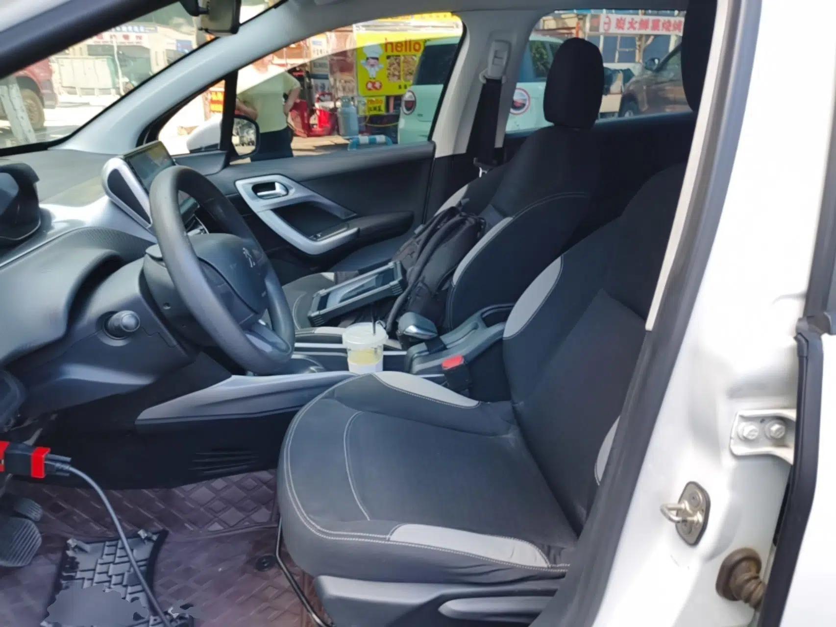 Peugeot 2008 2014 1.6L Automatic Trend Edition — миниатюра 17