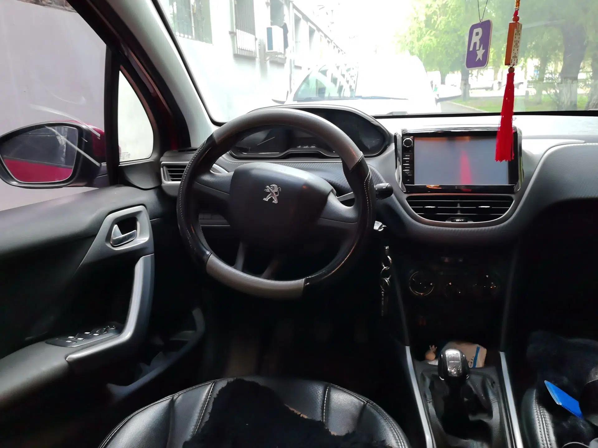 Peugeot 2008 2014 1.6L Manual Trend Edition — миниатюра 10