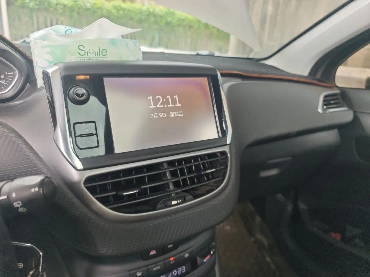 Peugeot 2008 2016 230THP Automatic Fashion Edition — миниатюра 10