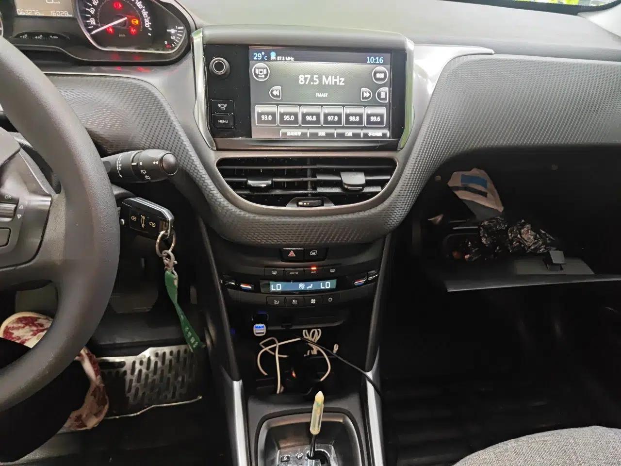 Peugeot 2008 2014 1.6L Automatic Fashion Edition — миниатюра 13