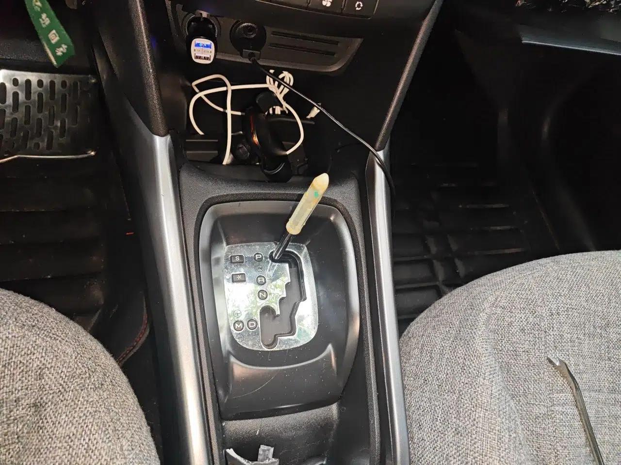 Peugeot 2008 2014 1.6L Automatic Fashion Edition — миниатюра 14