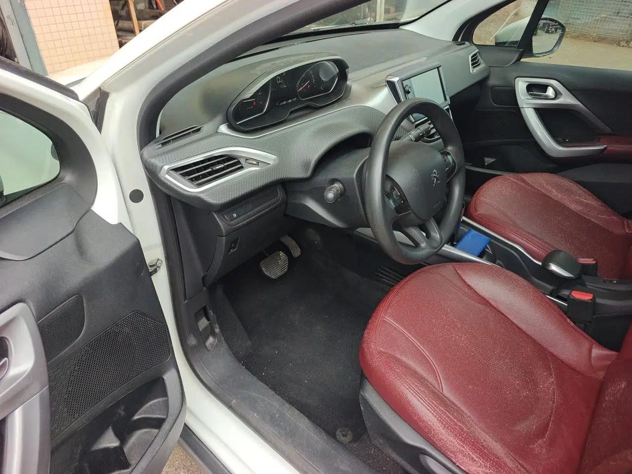 Peugeot 2008 2014 1.6L Automatic Fashion Edition — миниатюра 20