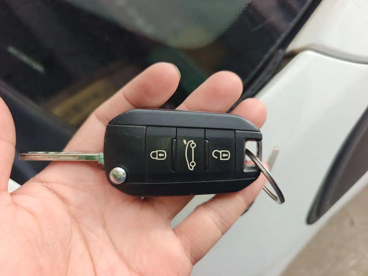 Peugeot 2008 2014 1.6L Automatic Fashion Edition — миниатюра 24