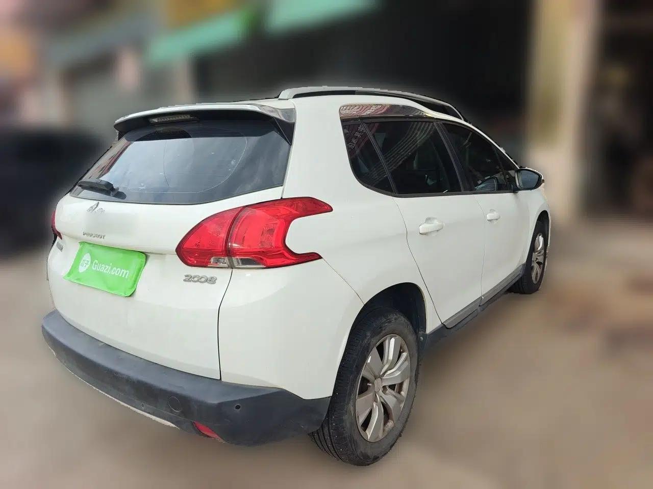 Peugeot 2008 2014 1.6L Automatic Fashion Edition — миниатюра 6
