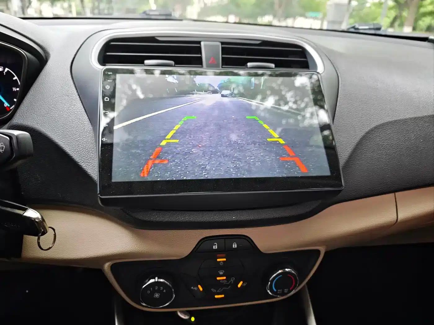 Ford Focus 2017 1.5L Automatic Comfort Model — миниатюра 13