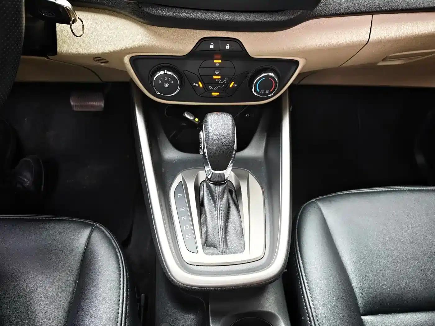 Ford Focus 2017 1.5L Automatic Comfort Model — миниатюра 14