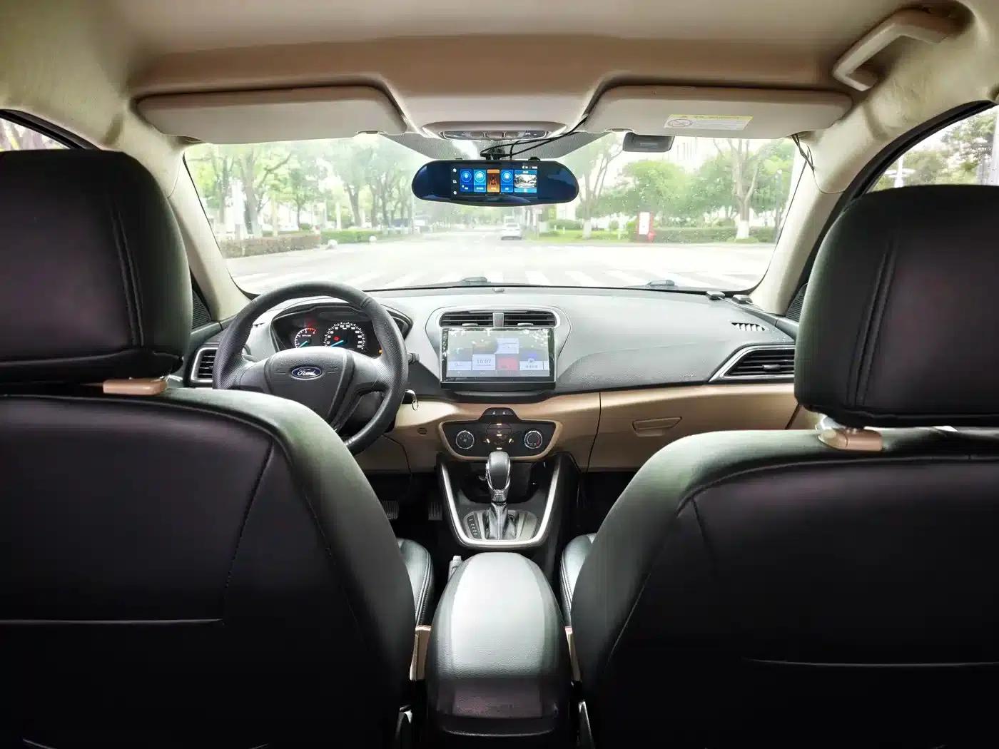 Ford Focus 2017 1.5L Automatic Comfort Model — миниатюра 17