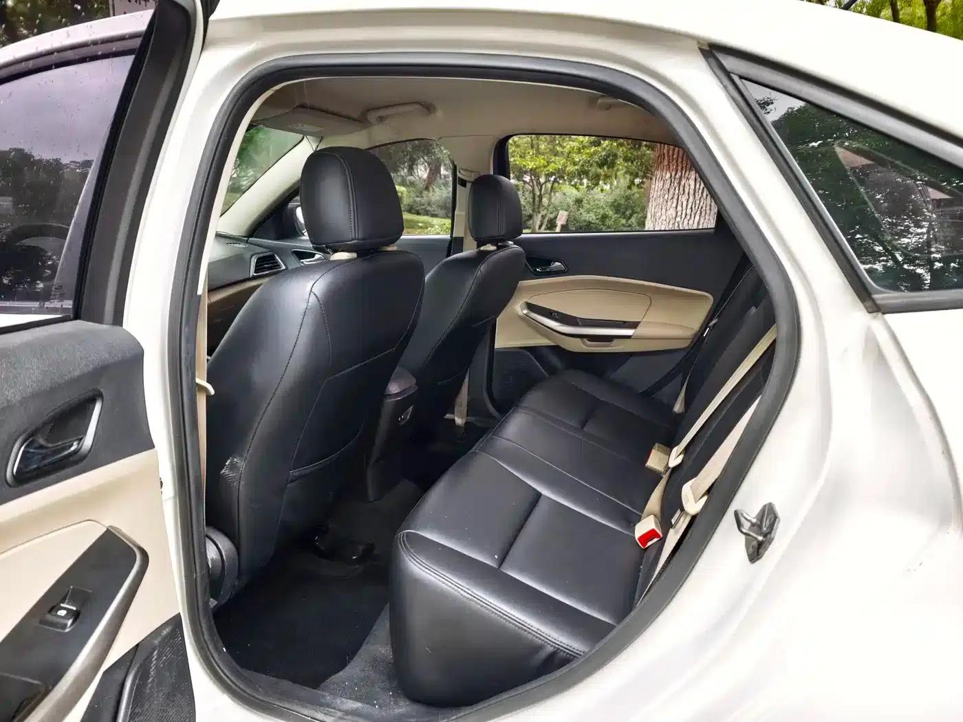 Ford Focus 2017 1.5L Automatic Comfort Model — миниатюра 19