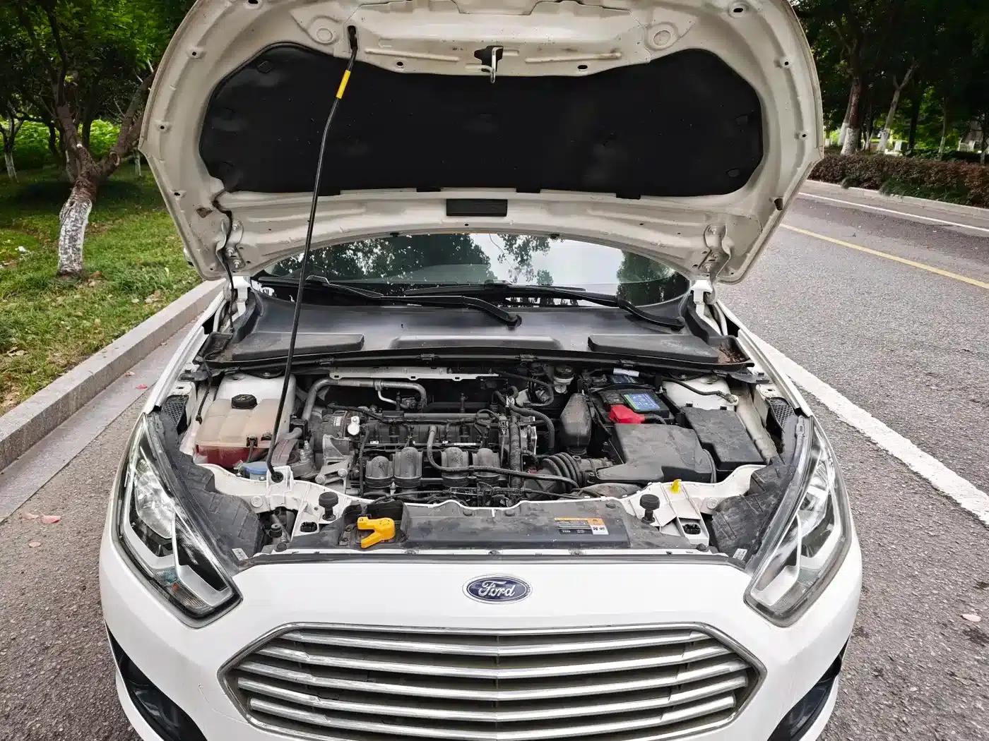 Ford Focus 2017 1.5L Automatic Comfort Model — миниатюра 24