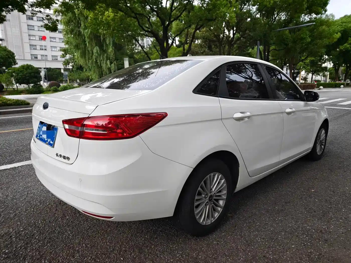 Ford Focus 2017 1.5L Automatic Comfort Model — миниатюра 5