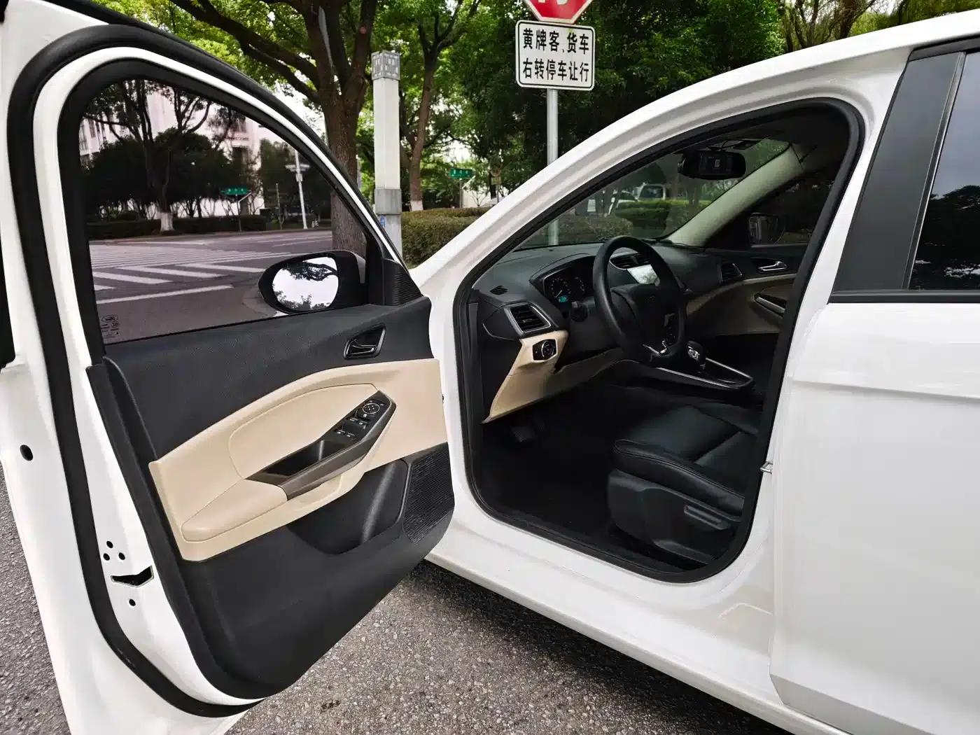 Ford Focus 2017 1.5L Automatic Comfort Model — миниатюра 7