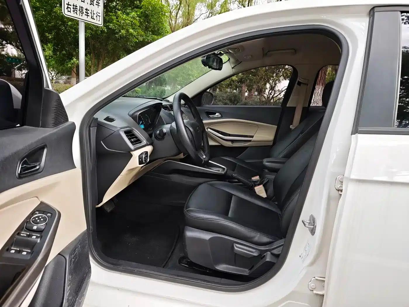 Ford Focus 2017 1.5L Automatic Comfort Model — миниатюра 8