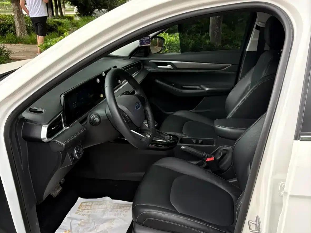 Ford Focus 2021 1.5L Automatic Gold Edition — миниатюра 4