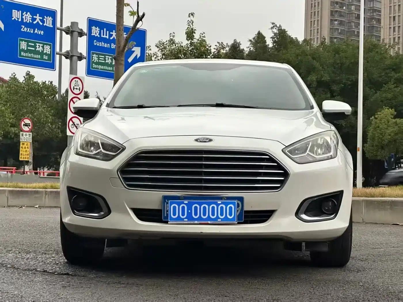 Ford Focus 2015 1.5L Automatic Comfort Model — миниатюра 2