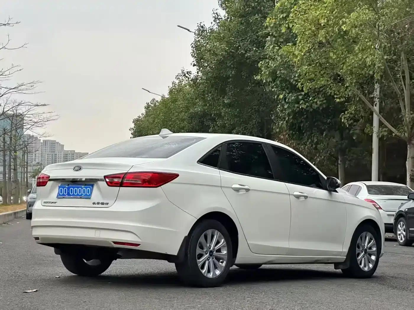 Ford Focus 2015 1.5L Automatic Comfort Model — миниатюра 6