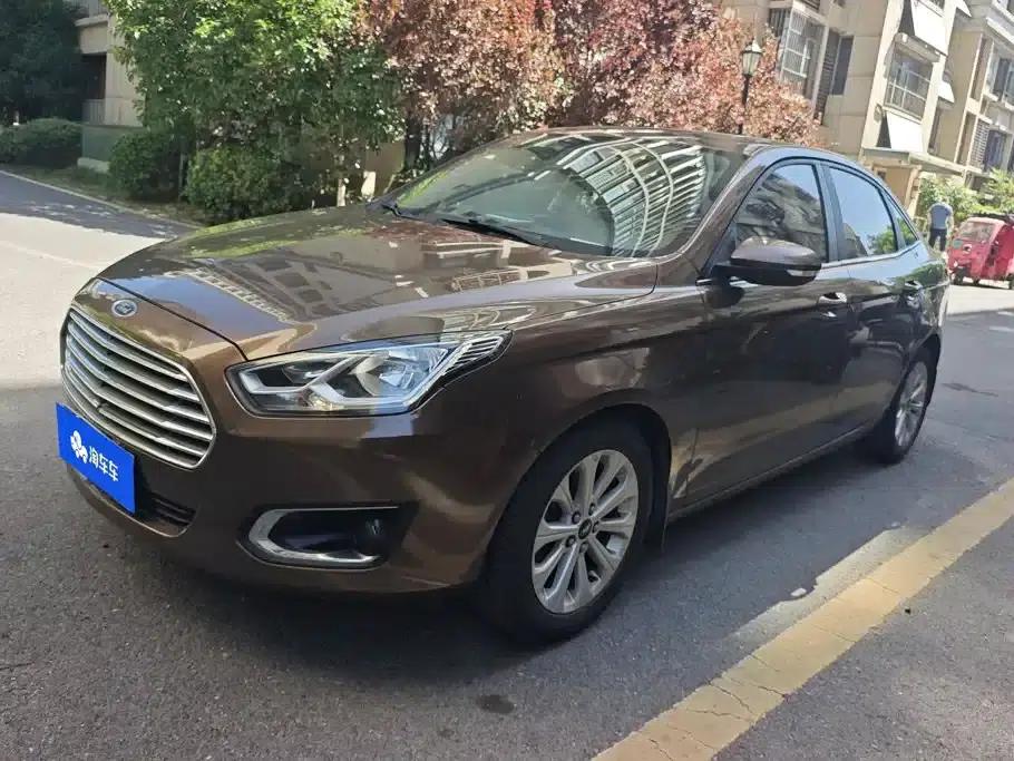 Ford Focus 2015 1.5L Manual Fashion Edition — миниатюра 1
