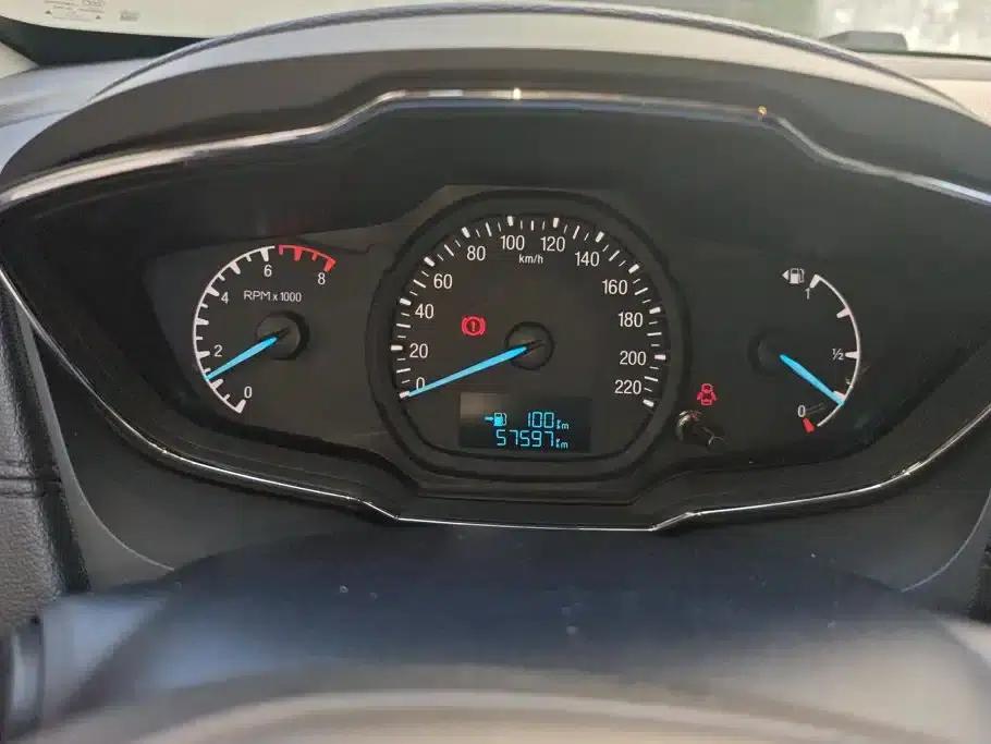 Ford Focus 2015 1.5L Manual Fashion Edition — миниатюра 14