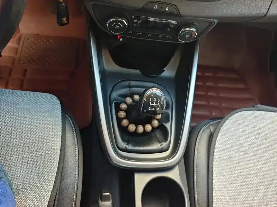 Ford Focus 2015 1.5L Manual Fashion Edition — миниатюра 16