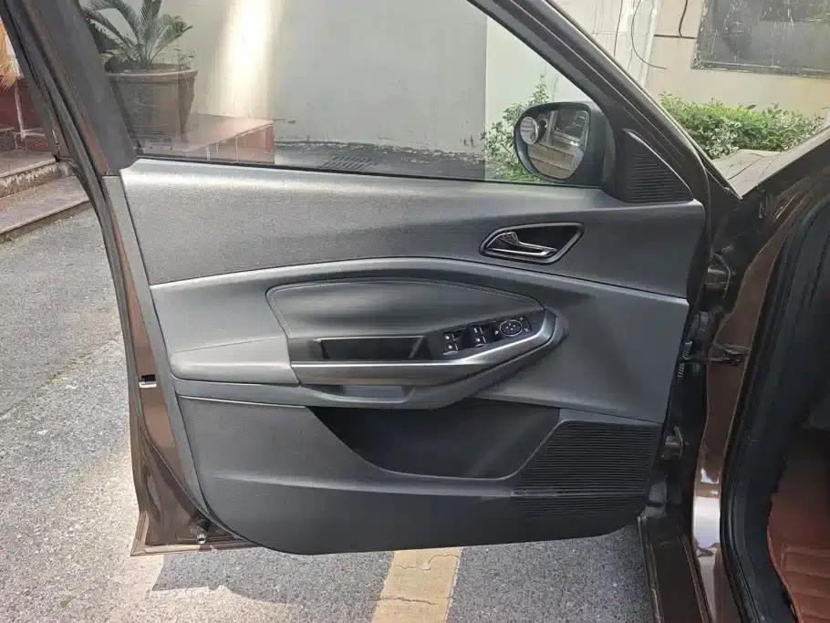 Ford Focus 2015 1.5L Manual Fashion Edition — миниатюра 7