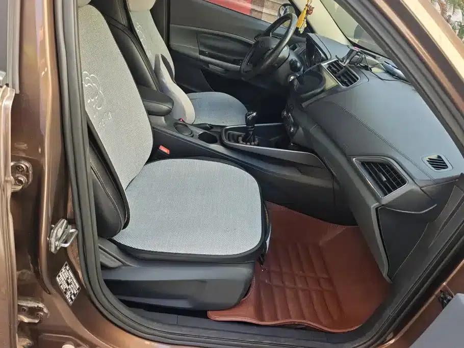 Ford Focus 2015 1.5L Manual Fashion Edition — миниатюра 8