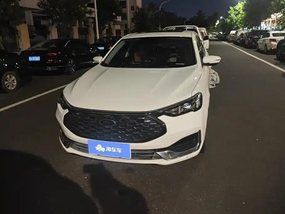 Ford Focus 2021 1.5L Automatic Glory Edition — миниатюра 2