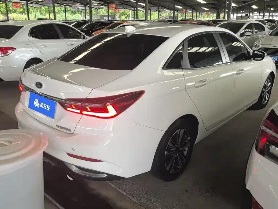 Ford Focus 2021 1.5L Automatic Diamond Edition — миниатюра 3