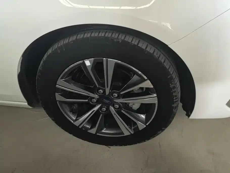 Ford Focus 2021 1.5L Automatic Diamond Edition — миниатюра 6