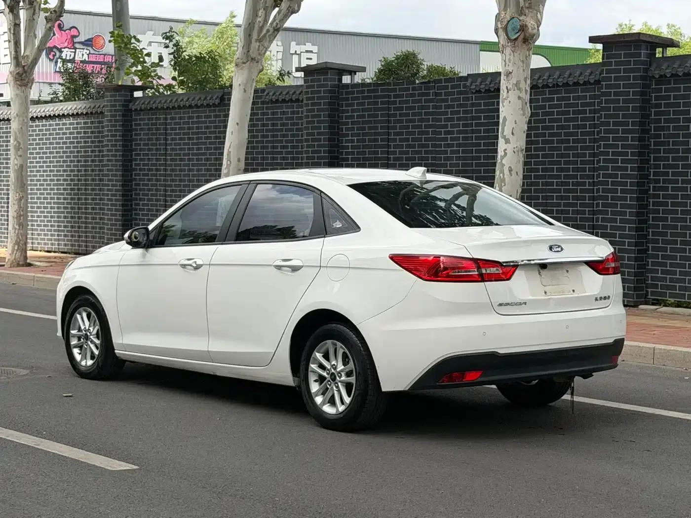 Ford Focus 2019 Facelift 1.5L Manual Premium Edition (National V Emission Standard) — миниатюра 5