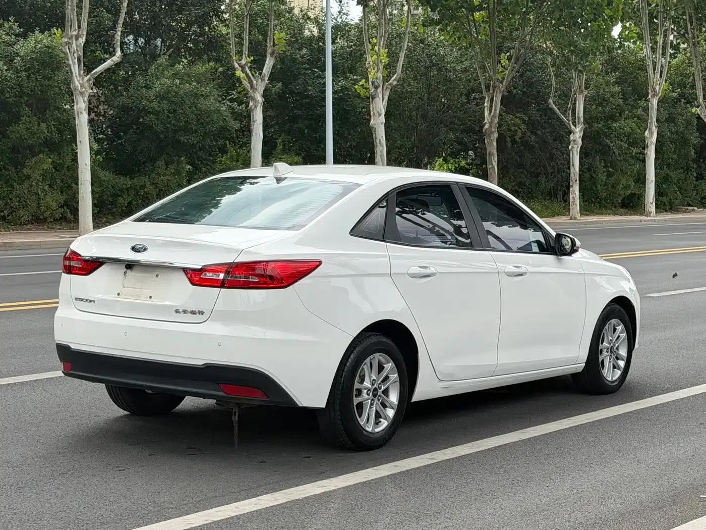 Ford Focus 2019 Facelift 1.5L Manual Premium Edition (National V Emission Standard) — миниатюра 6