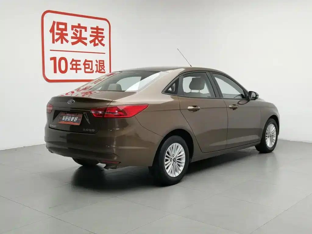 Ford Focus 2015 1.5L Automatic Comfort Model — миниатюра 2