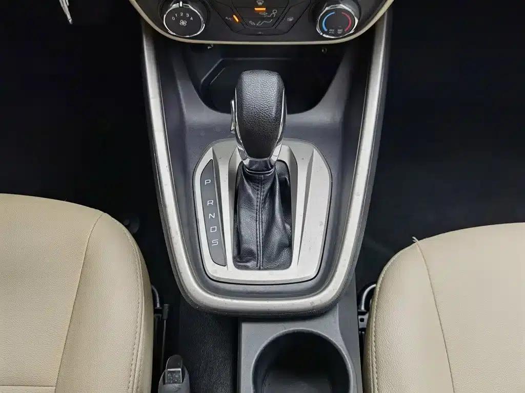 Ford Focus 2015 1.5L Automatic Comfort Model — миниатюра 13