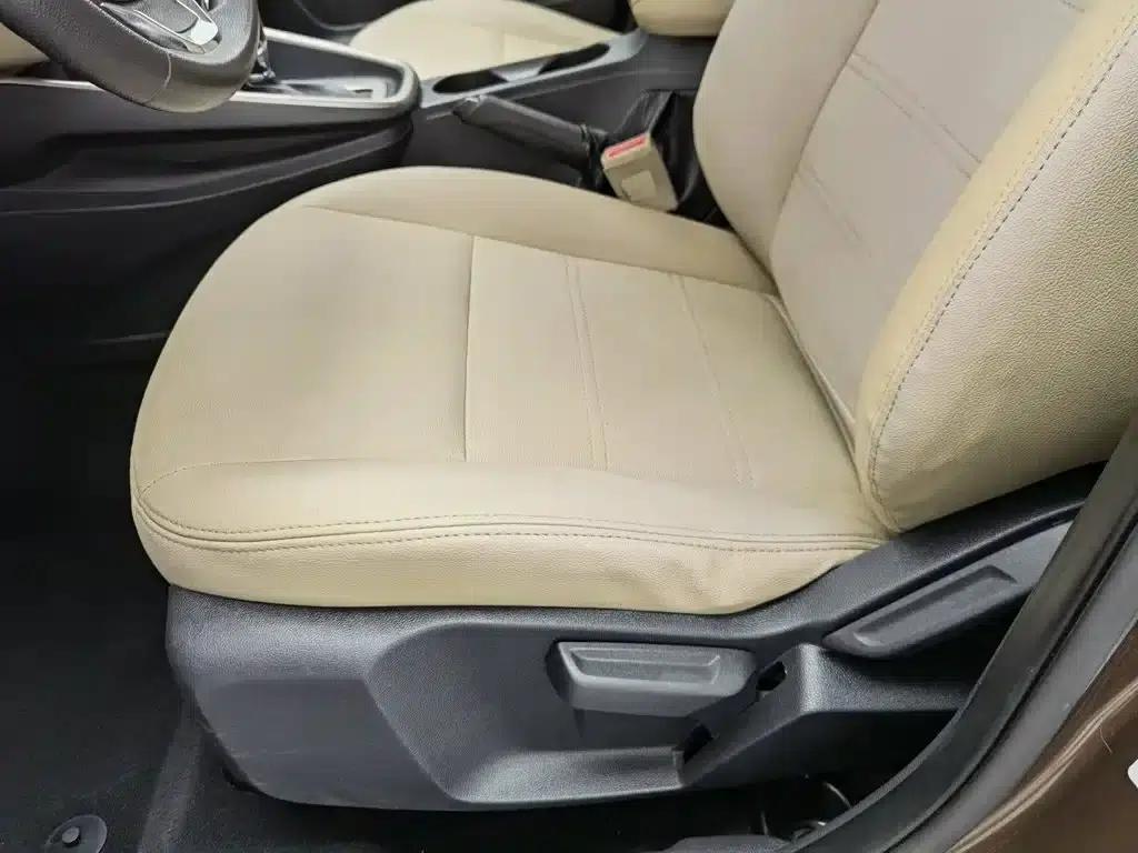 Ford Focus 2015 1.5L Automatic Comfort Model — миниатюра 20