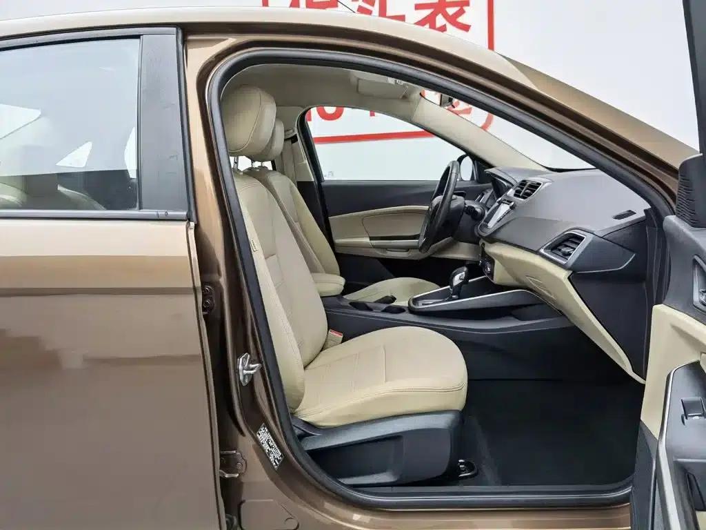 Ford Focus 2015 1.5L Automatic Comfort Model — миниатюра 23