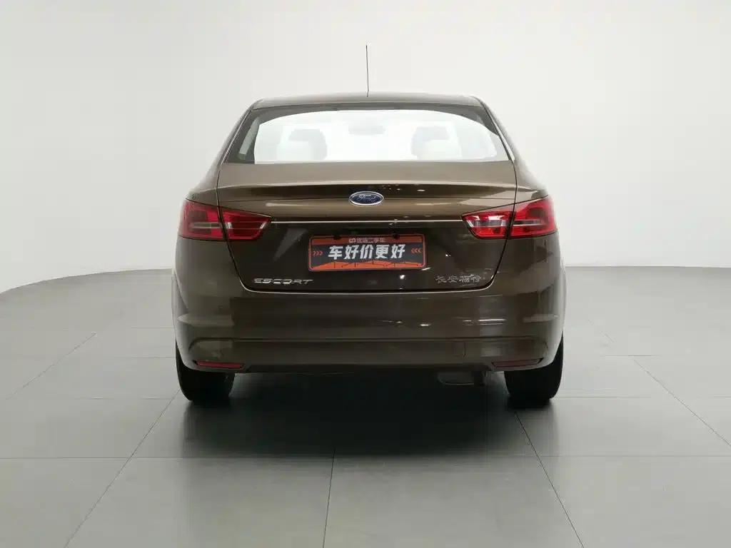 Ford Focus 2015 1.5L Automatic Comfort Model — миниатюра 4