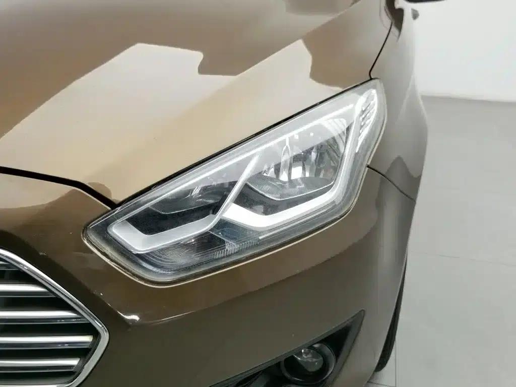 Ford Focus 2015 1.5L Automatic Comfort Model — миниатюра 7