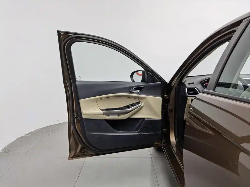 Ford Focus 2015 1.5L Automatic Comfort Model — миниатюра 8