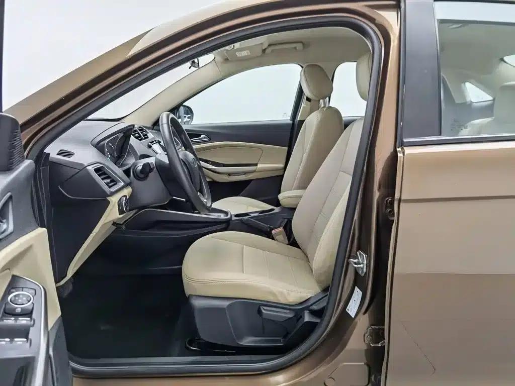 Ford Focus 2015 1.5L Automatic Comfort Model — миниатюра 10