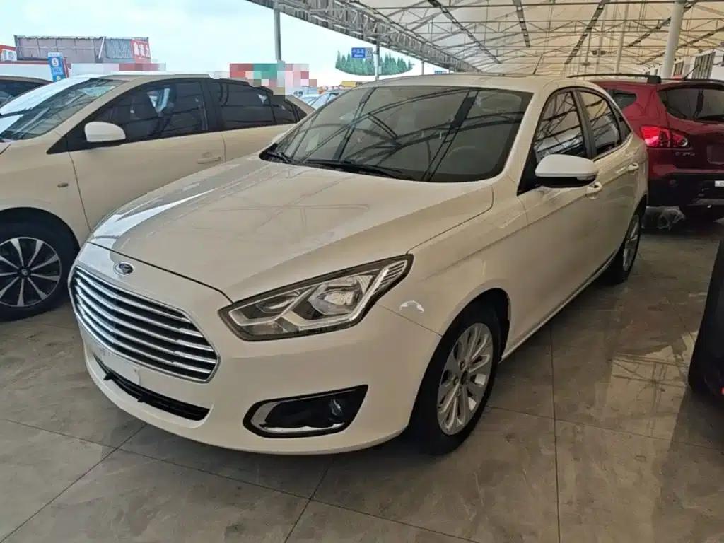 Ford Focus 2015 1.5L Automatic Fashion Edition — миниатюра 1