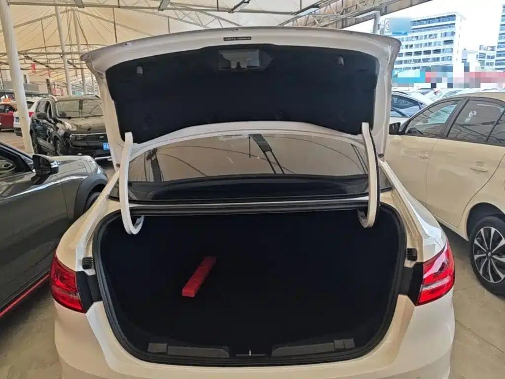 Ford Focus 2015 1.5L Automatic Fashion Edition — миниатюра 19