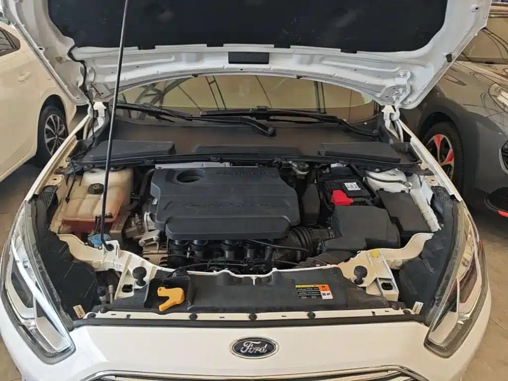 Ford Focus 2015 1.5L Automatic Fashion Edition — миниатюра 20