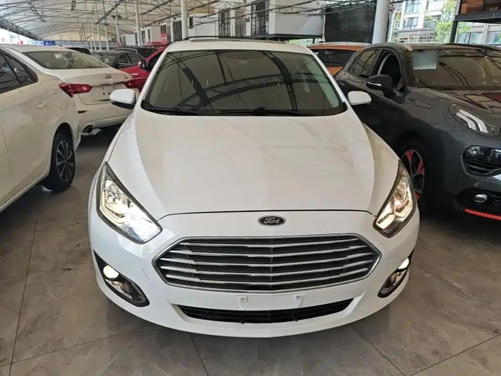 Ford Focus 2015 1.5L Automatic Fashion Edition — миниатюра 3