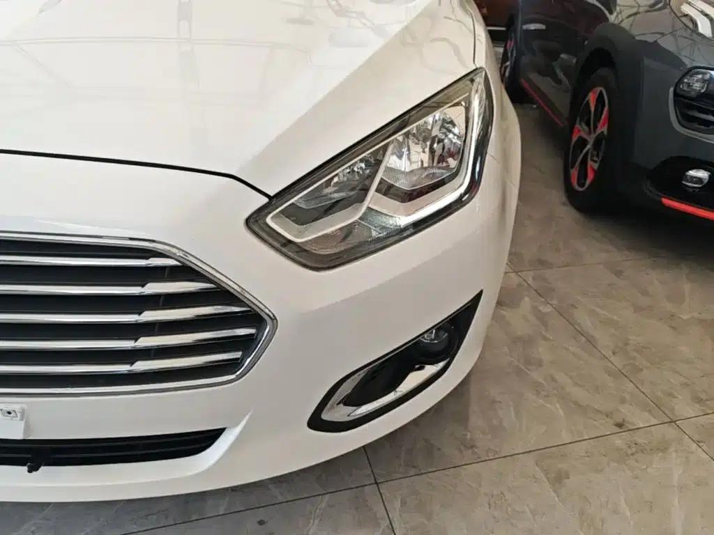 Ford Focus 2015 1.5L Automatic Fashion Edition — миниатюра 24