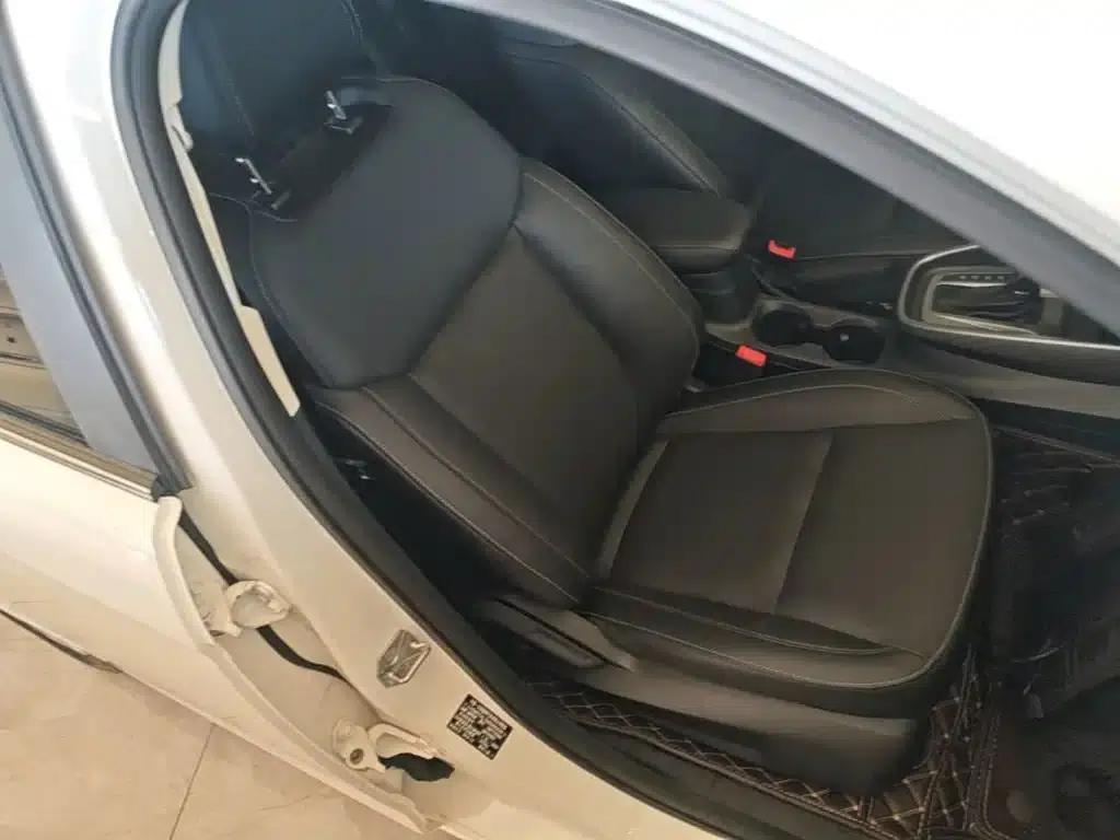 Ford Focus 2015 1.5L Automatic Fashion Edition — миниатюра 25