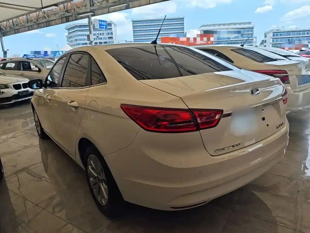 Ford Focus 2015 1.5L Automatic Fashion Edition — миниатюра 5