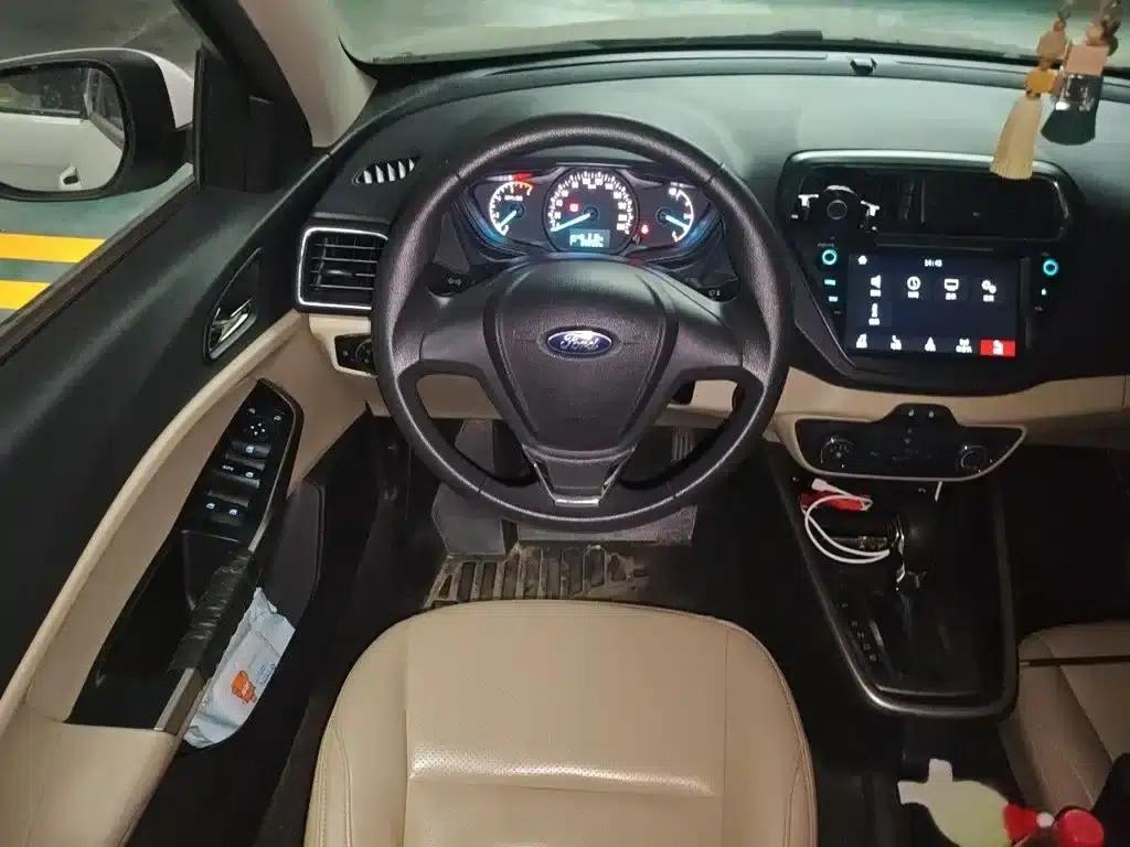 2017 Ford Focus Facelift 1.5L Automatic Comfort Model — миниатюра 3