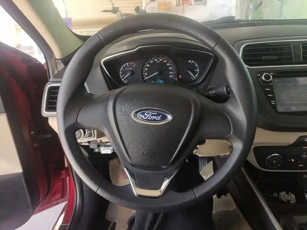 Ford Focus 2015 1.5L Automatic Comfort Model — миниатюра 11