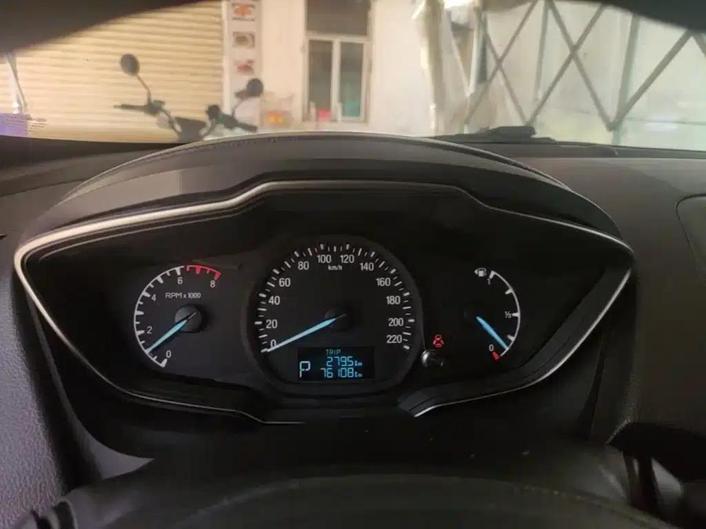 Ford Focus 2015 1.5L Automatic Comfort Model — миниатюра 12