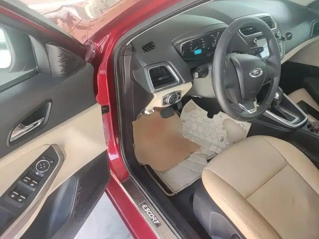 Ford Focus 2015 1.5L Automatic Comfort Model — миниатюра 16