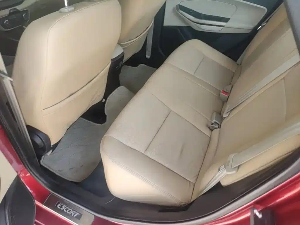 Ford Focus 2015 1.5L Automatic Comfort Model — миниатюра 17