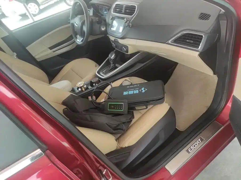 Ford Focus 2015 1.5L Automatic Comfort Model — миниатюра 25